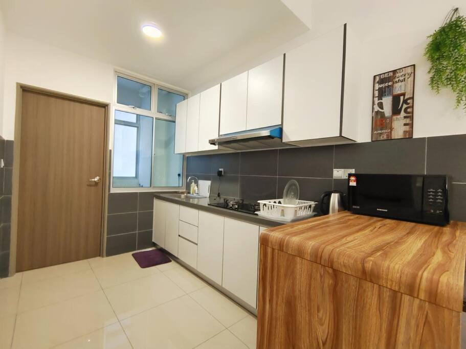 Pangsapuri A1403 Jb Sks Habitat Larkin 2br 6pax 100mbps Netflix!! By